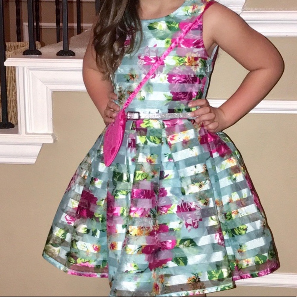 Girls dress size 6 💕party or dance dress  • blue pink